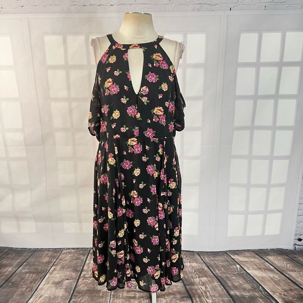 🔥5/$25 sale🔥 Torrid Halter Neck Floral Cold Shoulder Pleated A-Line Black Dress